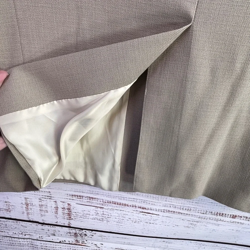 Summer Weight L. Ralph Lauren Blazer 42R Tan Taupe Poly/Viscose Neutral Minimal